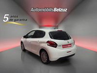 Usado Peugeot 208 Allure 82 CV (60 kW) 2018 Blanco Utilitario