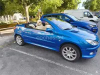 Usado Peugeot 206 110 CV (80 kW) 2002 Azul Descapotable