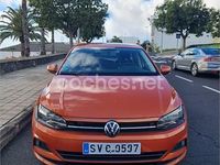 Usado VW Polo Advance 95 CV (69 kW) 2021 Naranja Berlina