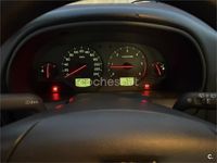 Usado Volvo V40 115 CV (84 kW) 2002 Granate Familiar