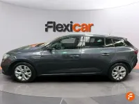 Usado Renault Mégane GrandTour Business 140 CV (102 kW) 2018 Gris / plata Familiar