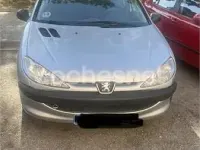 Usado Peugeot 206 90 CV (66 kW) 2005 Gris / plata Berlina