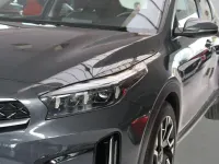 Usado Kia XCeed 100 CV (73 kW) 2024 Gris SUV