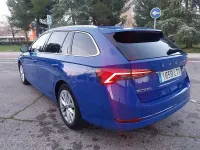 Usado Skoda Octavia Style 150 CV (110 kW) 2021 Azul Familiar