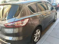 Usado Ford S-MAX Titanium 163 CV (119 kW) 2017 Gris / plata Monovolumen