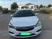 Usado Opel Astra Business 110 CV (80 kW) 2017 Blanco Familiar