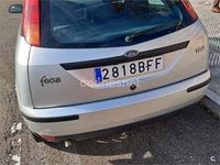 Usado Ford Focus Trend 90 CV (66 kW) 2001 Gris / plata Berlina