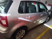 Usado VW Polo Trendline 75 CV (55 kW) 2003 Gris / plata Berlina