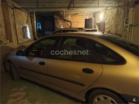 Usado Renault Laguna 95 CV (69 kW) 1997 Beige Berlina