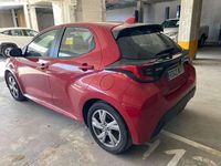 Usado Toyota Yaris Hybrid Active 116 CV (85 kW) 2025 Rojo Utilitario