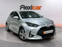 Usado Toyota Yaris Hybrid Active 116 CV (85 kW) 2025 Gris Berlina
