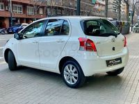 Usado Toyota Yaris Active 90 CV (66 kW) 2011 Blanco Utilitario