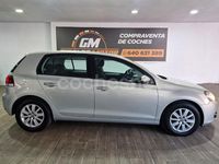 Usado VW Golf VII Advance 105 CV (77 kW) 2012 Gris / plata Berlina