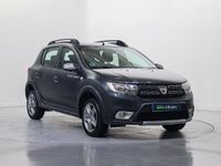 Usado Dacia Sandero Essentiel 75 CV (55 kW) 2019 Gris / plata Berlina