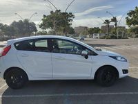 Usado Ford Fiesta Trend 95 CV (69 kW) 2015 Blanco Berlina