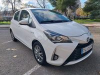 Usado Toyota Yaris Hybrid Active 100 CV (73 kW) 2017 Blanco Berlina