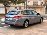 Usado Peugeot 308 SW Active 130 CV (95 kW) 2021 Gris / plata Familiar