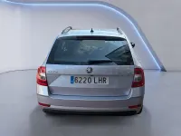 Usado Skoda Octavia Ambition 150 CV (110 kW) 2020 Gris / plata Familiar