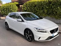 Usado Volvo V40 R-Design Momentum 152 CV (111 kW) 2018 Blanco Berlina