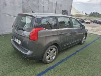 Usado Peugeot 5008 Family 112 CV (82 kW) 2012 Gris / plata Monovolumen