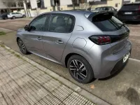 Usado Peugeot 208 Active 75 CV (55 kW) 2023 Gris Utilitario