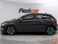 Usado Hyundai i20 100 CV (73 kW) 2022 Gris Utilitario