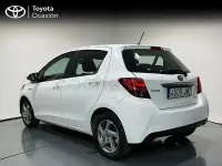 Usado Toyota Yaris Hybrid Active 100 CV (73 kW) 2016 Blanco Berlina