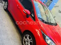 Usado Ford Fiesta Titanium 100 CV (73 kW) 2013 Rojo Berlina