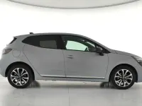 Usado Renault Clio Techno 99 CV (72 kW) 2025 Gris Utilitario