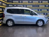 Usado Renault Kangoo Zen 95 CV (69 kW) 2022 Gris Monovolumen