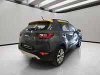 Usado Kia Stonic 100 HP (73 kW) 2022 Cinzento SUV