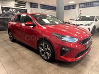 Usado Kia Ceed 160 CV (117 kW) 2022 Granate Utilitario