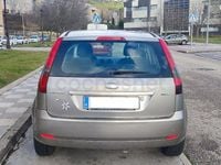 Usado Ford Fiesta Ghia 68 CV (50 kW) 2004 Beige Utilitario