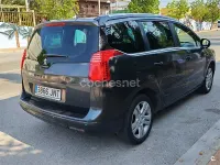 Usado Peugeot 5008 Style 120 CV (88 kW) 2016 Gris / plata Monovolumen