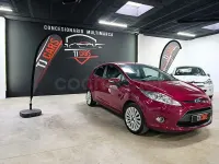 Usado Ford Fiesta Titanium 120 CV (88 kW) 2010 Violeta / lila Berlina