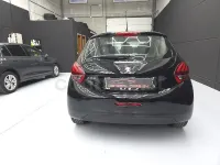 Usado Peugeot 208 GT-line 110 CV (80 kW) 2018 Negro Utilitario