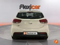 Usado Kia Rio 100 CV (73 kW) 2023 Blanco