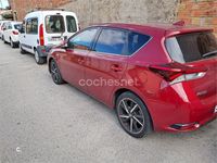 Usado Toyota Auris Hybrid 136 CV (100 kW) 2018 Rojo Berlina