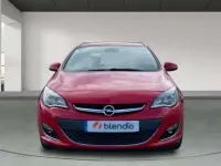 Usado Opel Astra Excellence 136 CV (100 kW) 2015 Rojo Utilitario