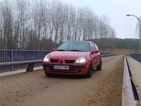 Usado Renault Clio II Extreme 110 CV (80 kW) 2005 Rojo Berlina