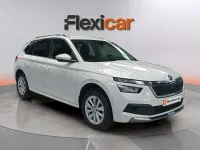 Usado Skoda Kamiq Selection 95 CV (69 kW) 2023 Blanco SUV