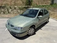 Usado Renault Mégane Authentique 110 CV (80 kW) 2001 Gris / plata Berlina