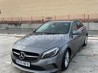 Usado Mercedes A180 Style 109 CV (80 kW) 2016 Gris / plata Berlina