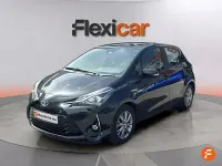 Usado Toyota Yaris Hybrid Active 100 CV (73 kW) 2019 Negro Berlina