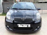Usado Toyota Yaris Sol 87 CV (63 kW) 2006 Negro Berlina