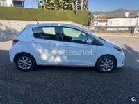 Usado Toyota Yaris Active 69 CV (50 kW) 2013 Blanco Berlina