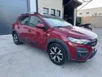 Usado Dacia Sandero Essentiel 91 CV (66 kW) 2021 Granate Berlina