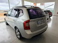 Usado Kia Carens 140 HP (102 kW) 2007 Bege Monovolume