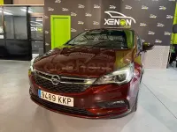 Usado Opel Astra Selective 110 CV (80 kW) 2018 Granate Berlina