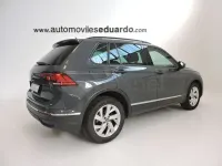 Usado VW Tiguan Life 150 CV (110 kW) 2023 Gris / plata SUV